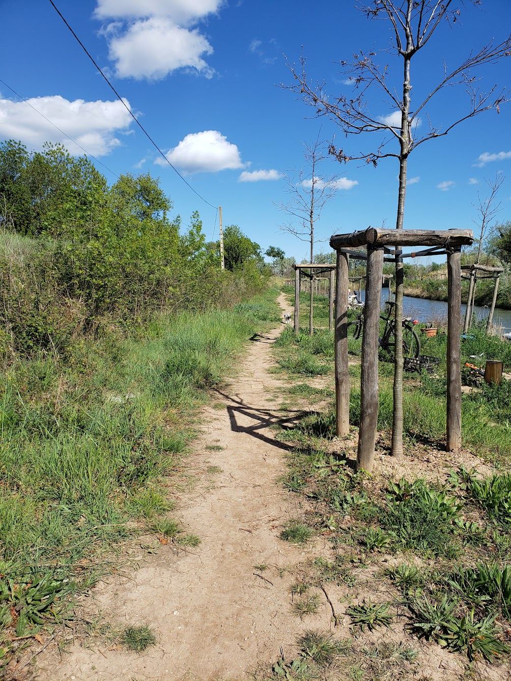 Cycling path beside the Hérault
